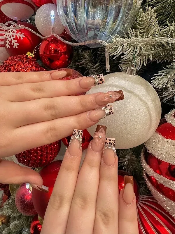 Oh La La Nail Spa — Nail salon in Elgin