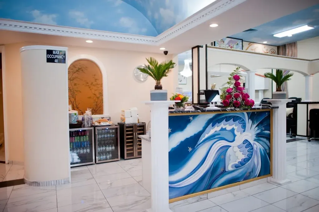 Lucky Nails — Nail salon in Springfield