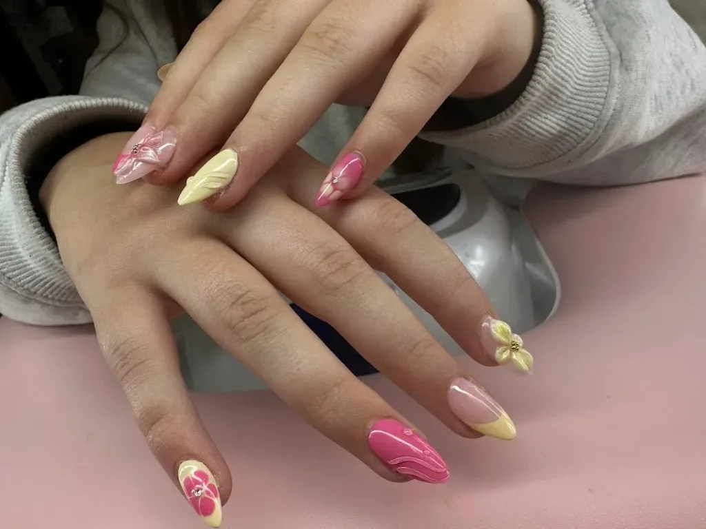 Royal Nails — Nail salon in Seattle