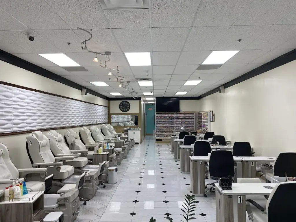 Victorian Nails — Beauty salon in Wentzville