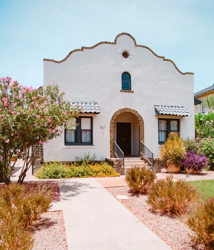 SELAH — Beauty salon in Tucson