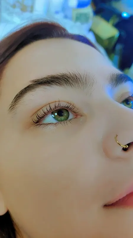Eyelashes R Us - Thread 'N' Wax Away — Beauty salon in Chicago