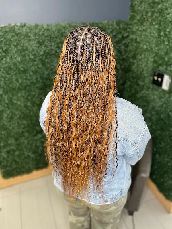 Tangle's & Locs Salon and Spa — Beauty salon in Everett