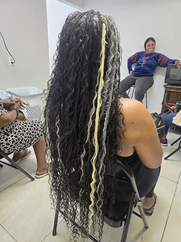 Billy braid action — Beauty salon in Memphis