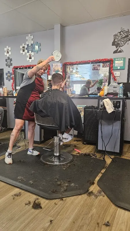 Scissors Family Hair Cutters — Beauty salon in Sand Springs