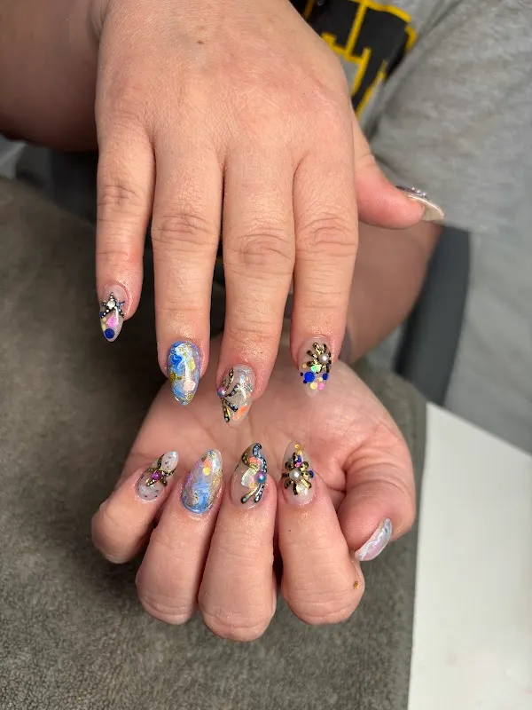Luxe Nails — Beauty salon in Fultondale