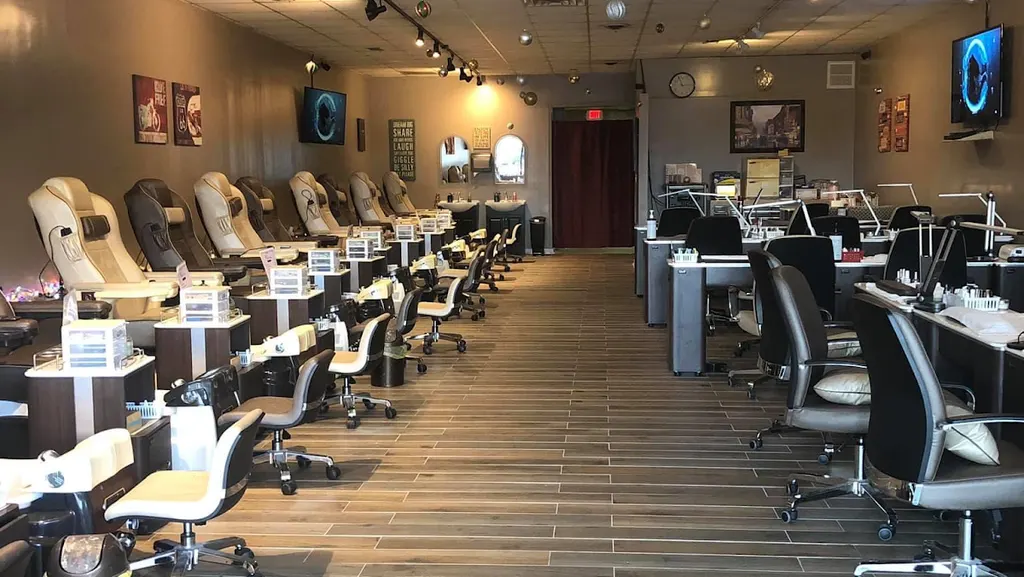 Eva's Nails & Spa — Beauty salon in Lynchburg