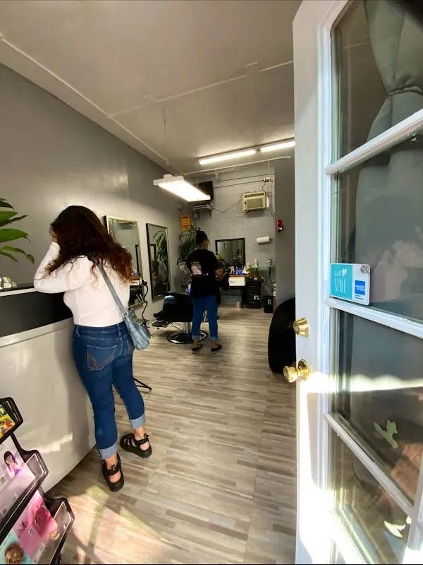 Aracely's Eyebrow Threading — Beauty salon in Panorama City