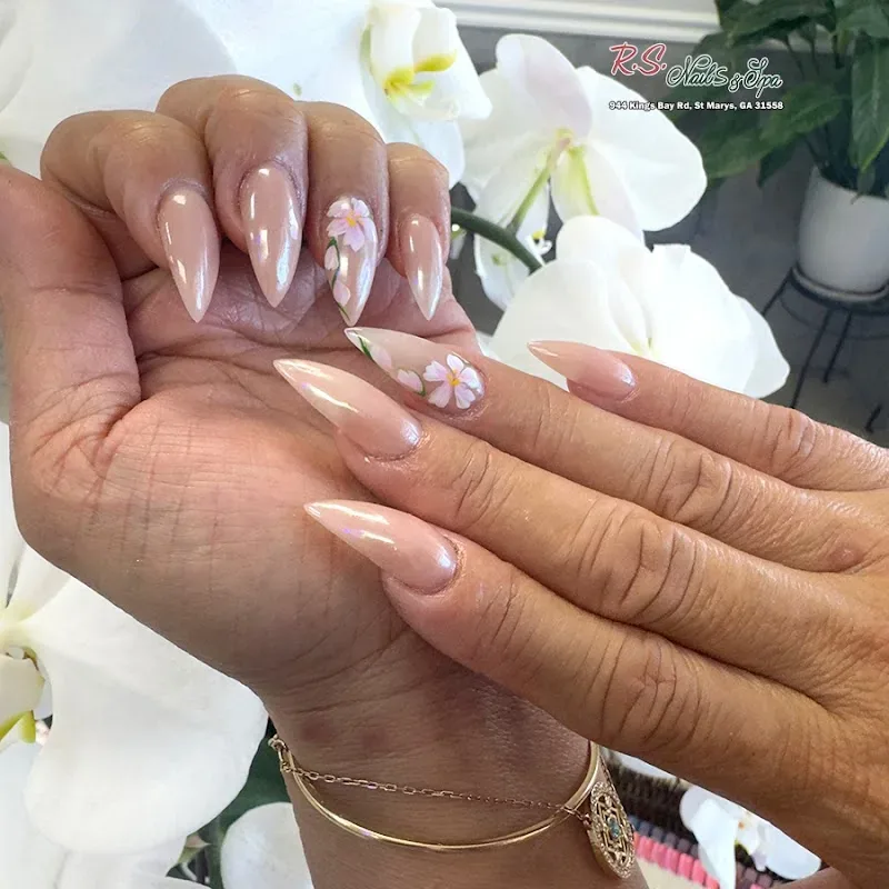 R S Nails & Spa — Nail salon in St Marys