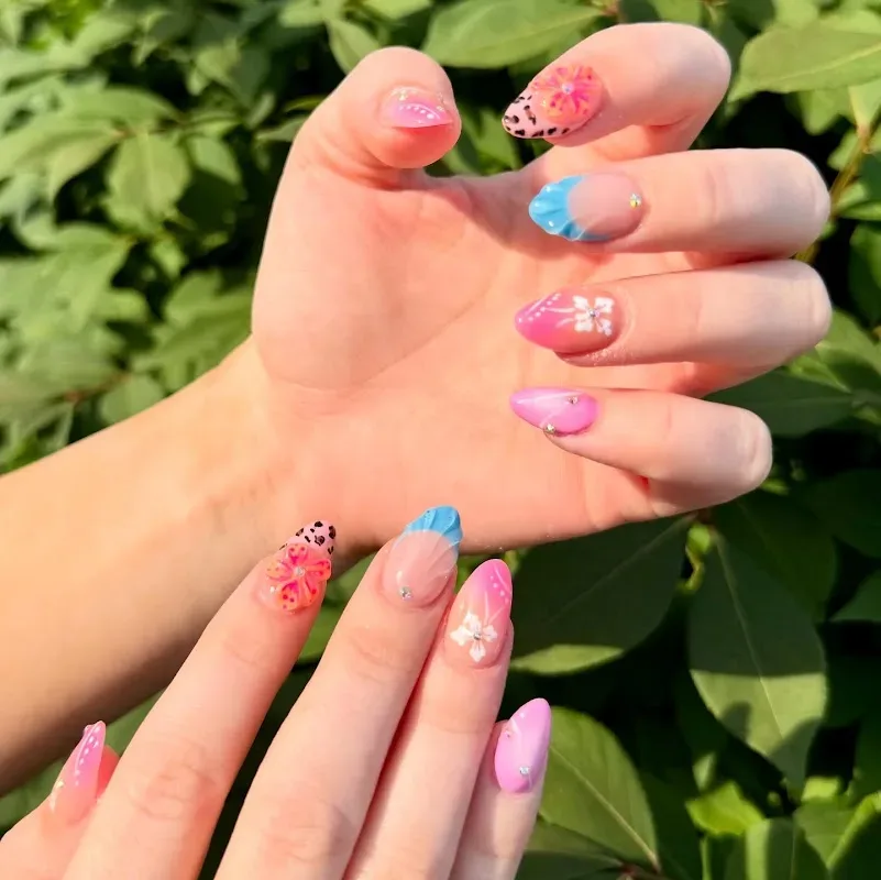 Nails-A-Holic — Nail salon in North Olmsted