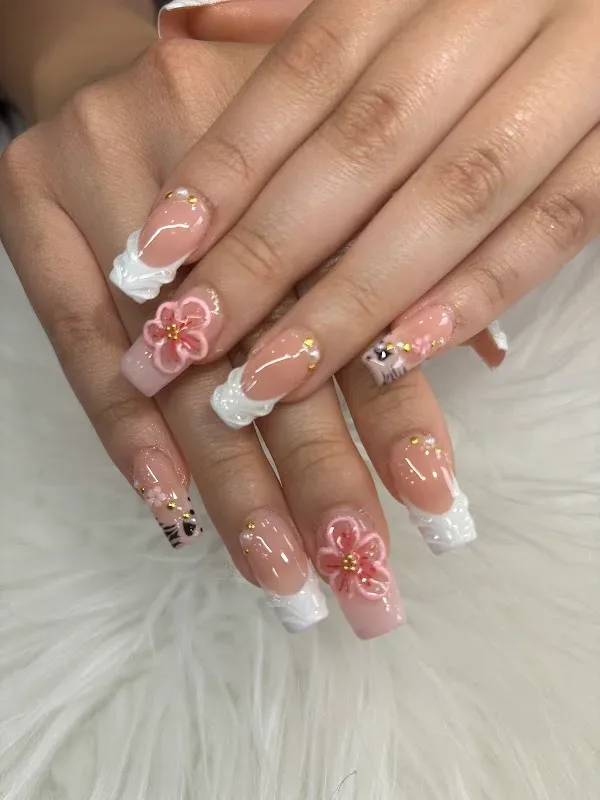 Nail Chic — Nail salon in White Bear Lake