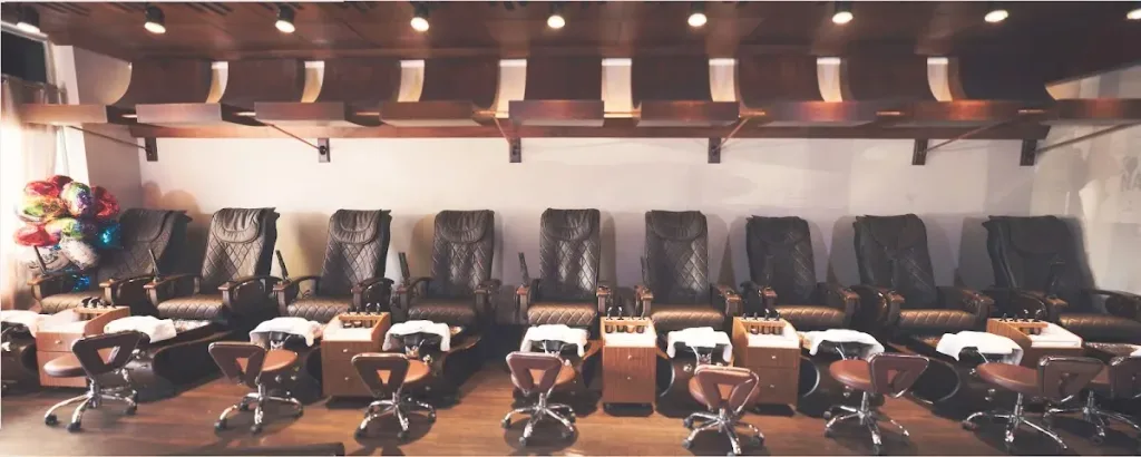 Julie's Nails & Spa — Nail salon in Vancouver