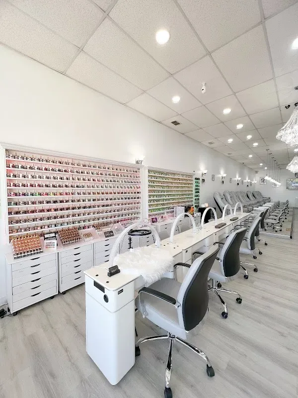 Lovie Nails Spa — Nail salon in Fredericksburg