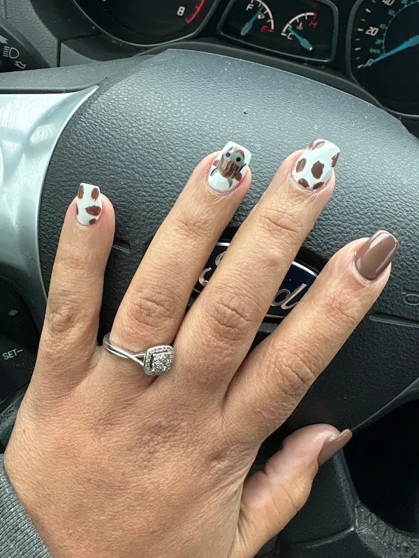 Square Nails Studio — Nail salon in Ontario