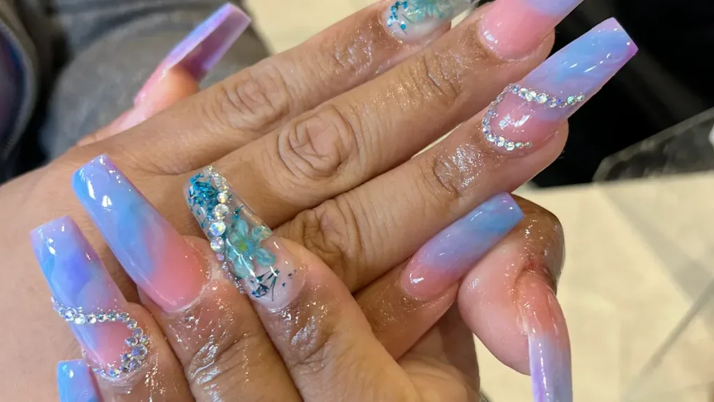 Daisy Nails Salon West St. Paul MN — Nail salon in West St Paul