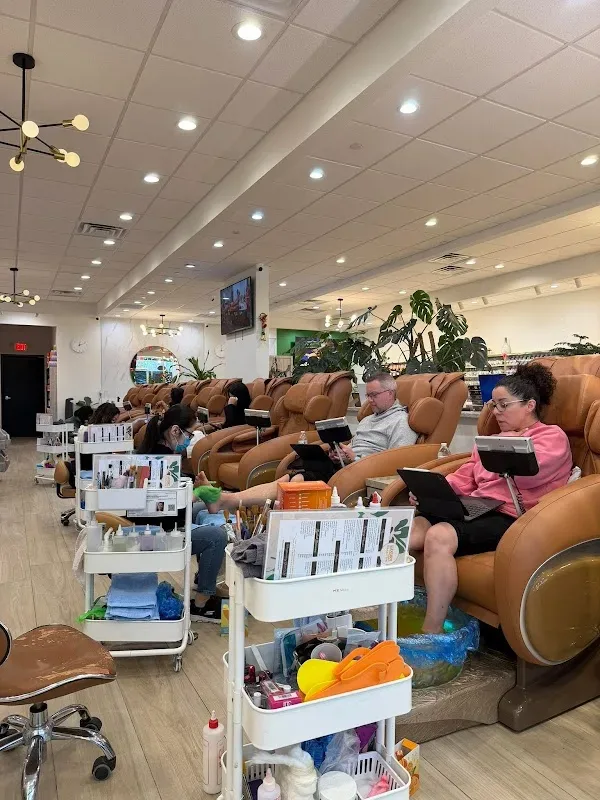 LUXURY NAILS & SPA - Nail Salon Westchase Tampa FL — Nail salon in Tampa