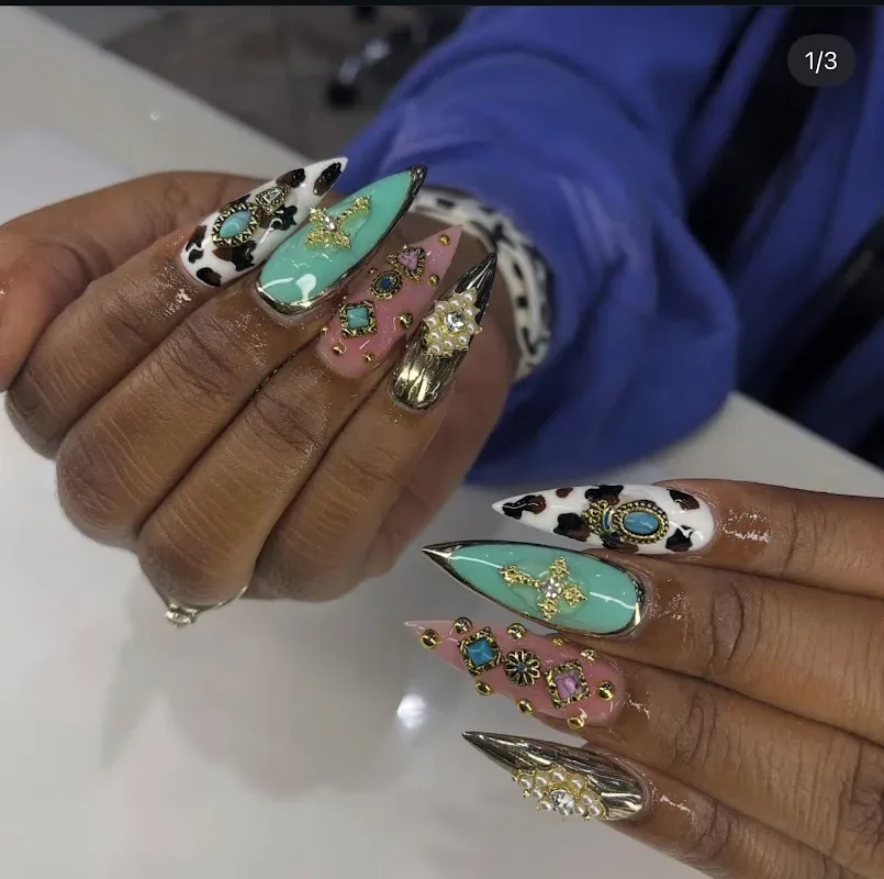 Nail Club — Nail salon in Glen Burnie