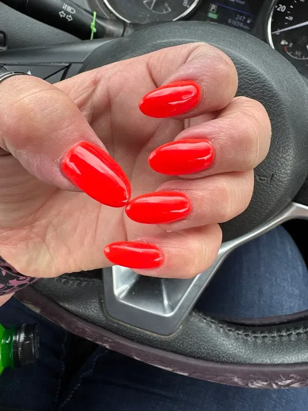 Wiwi Nails & Spa — Nail salon in Oneonta