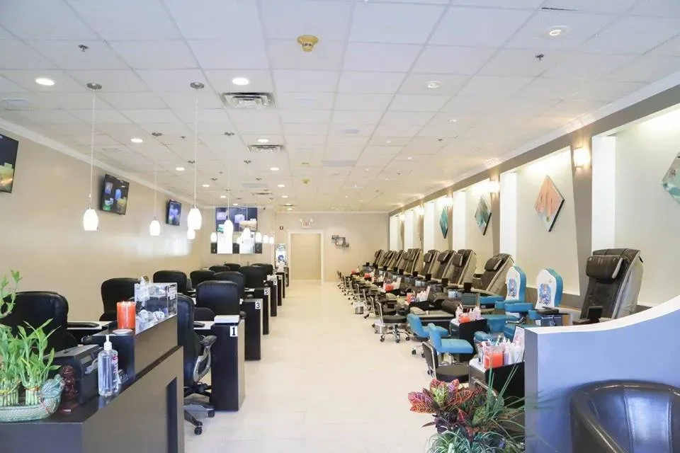 Glossy Nails & Spa — Nail salon in Bedford