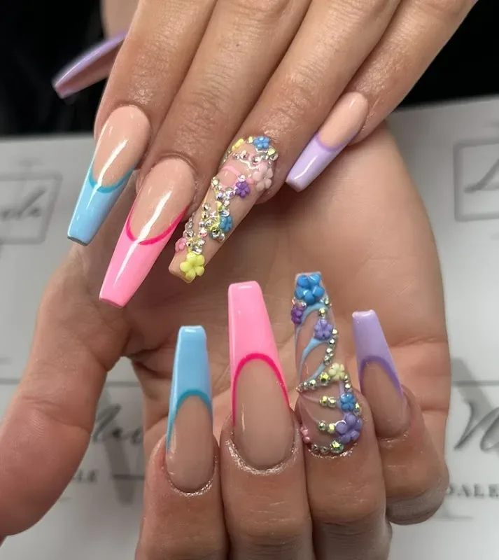 Lavish naiLs — Nail salon in Carbondale
