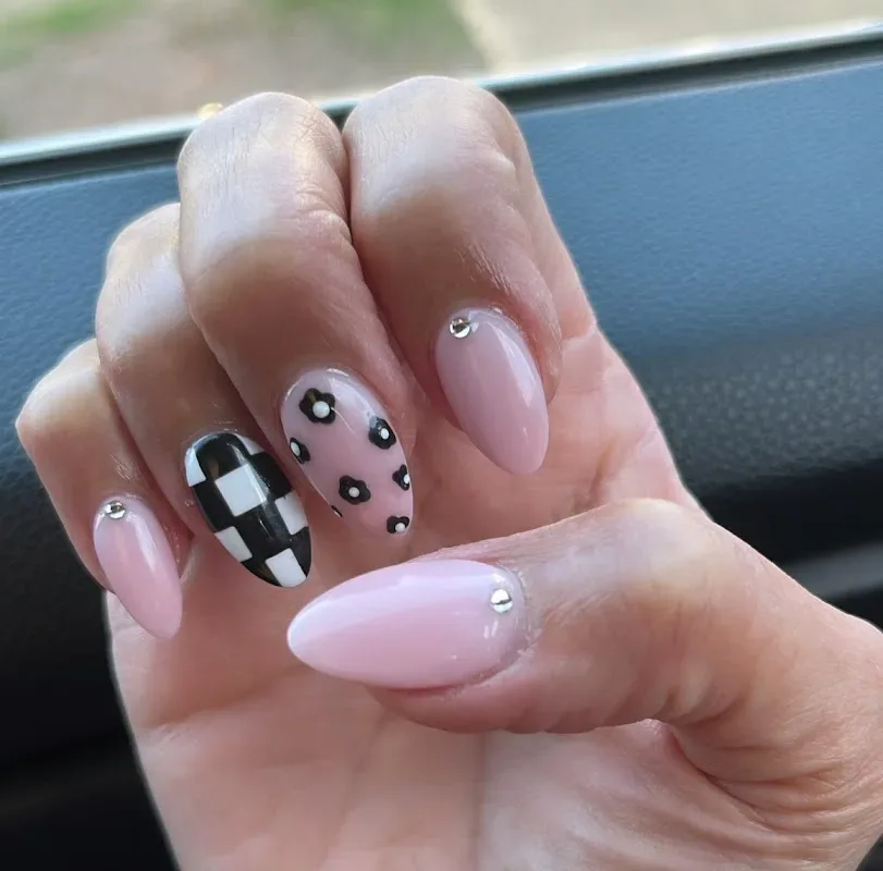 Devinn Nail Bar “Norfolk” — Nail salon in Norfolk