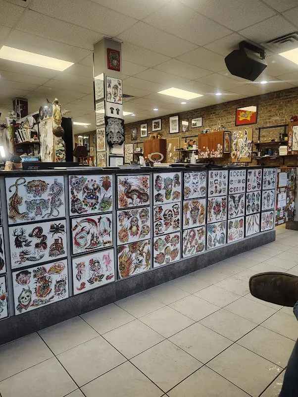 Deluxe Tattoo — Tattoo shop in Chicago