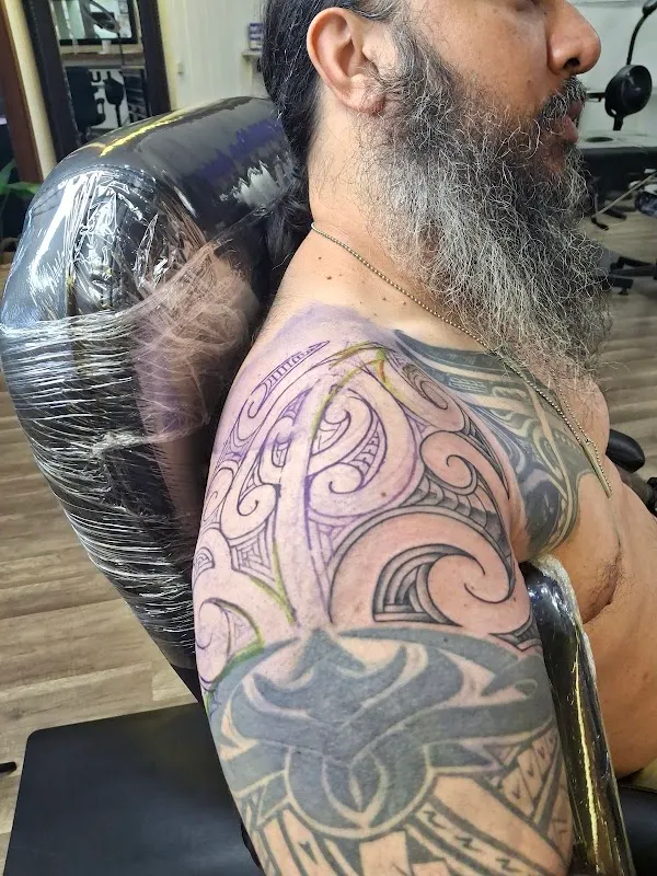 Lady Luck Tattoo & Body Piercing — Tattoo and piercing shop in Kailua-Kona