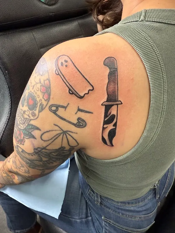 Black N Blue Tattoo & Skate Shop — Tattoo shop in Lincoln City