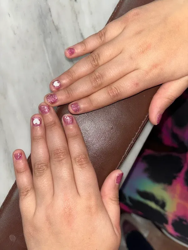 Le's Nails — Nail salon in Bloomsburg