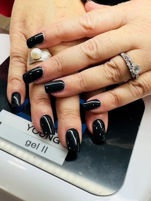 Chíc Nail Lounge Bigfork — Nail salon in Bigfork