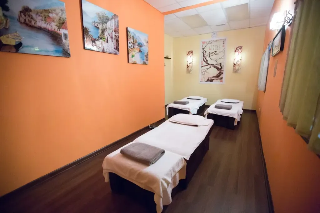Top Feet — Massage spa in Chicago