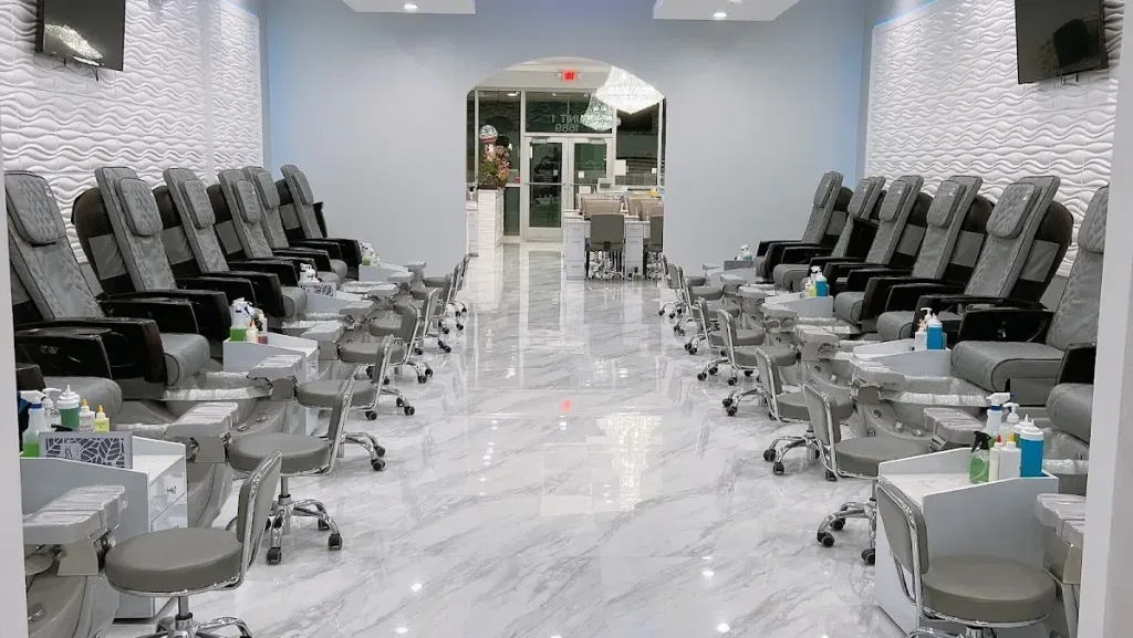 Noire Nail Bar Venice FL — Nail salon in Venice