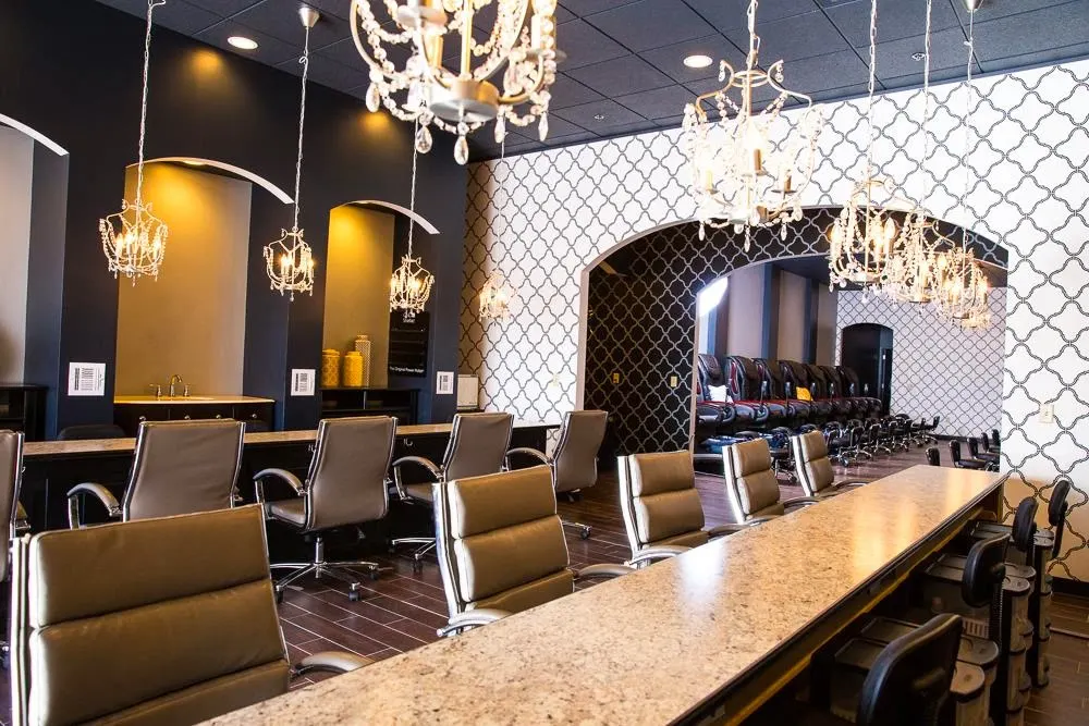 The Nail Lounge — Nail salon in Kansas City