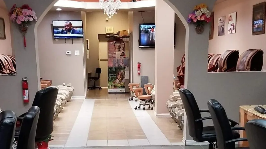 NAILS & SPA — Nail salon in Dallas