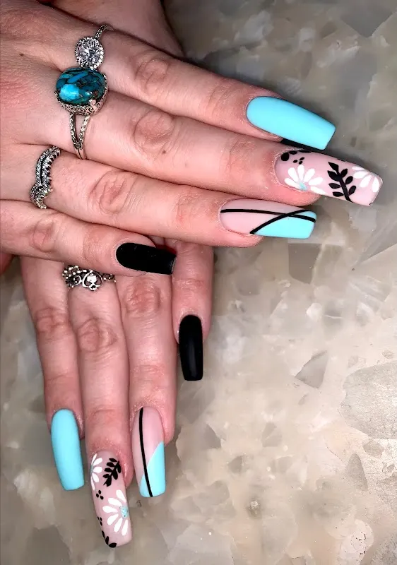 Elle Nail Salon — Nail salon in Putnam