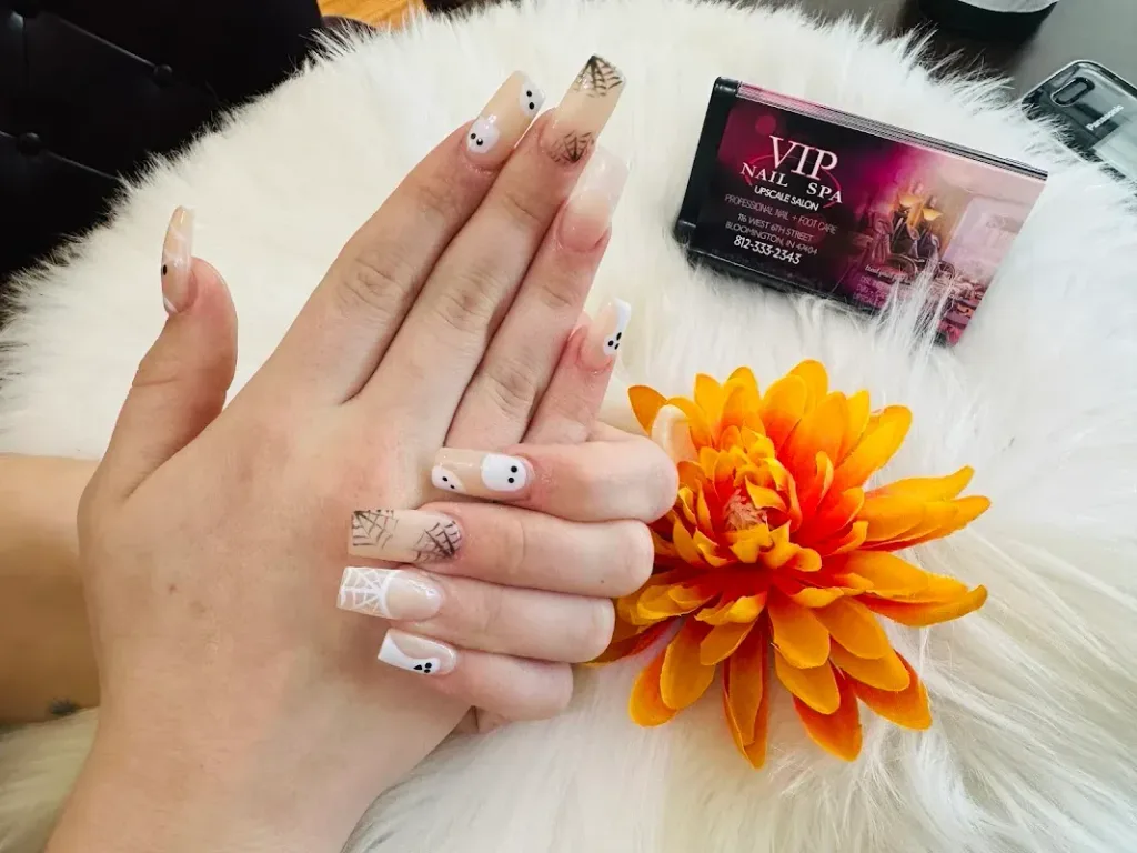 VIP Nails Spa — Nail salon in Bloomington