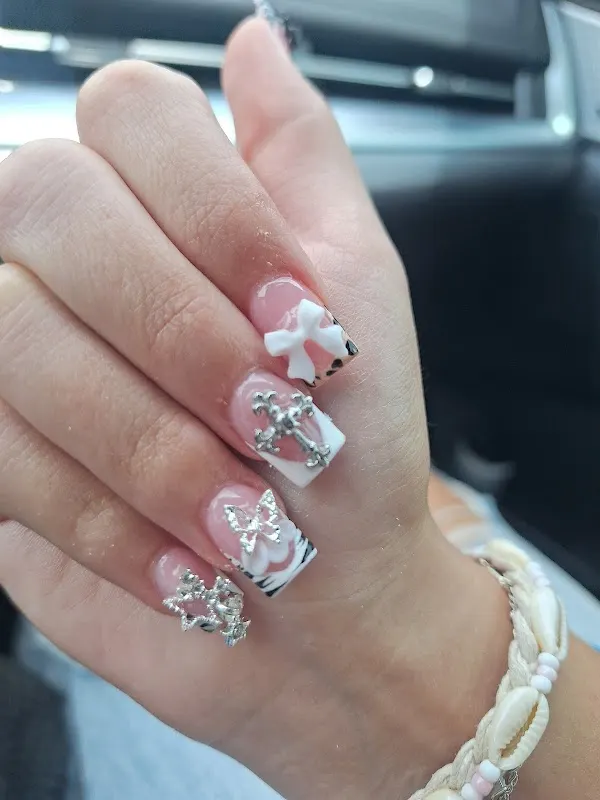 Art Nails Salon — Nail salon in Saginaw
