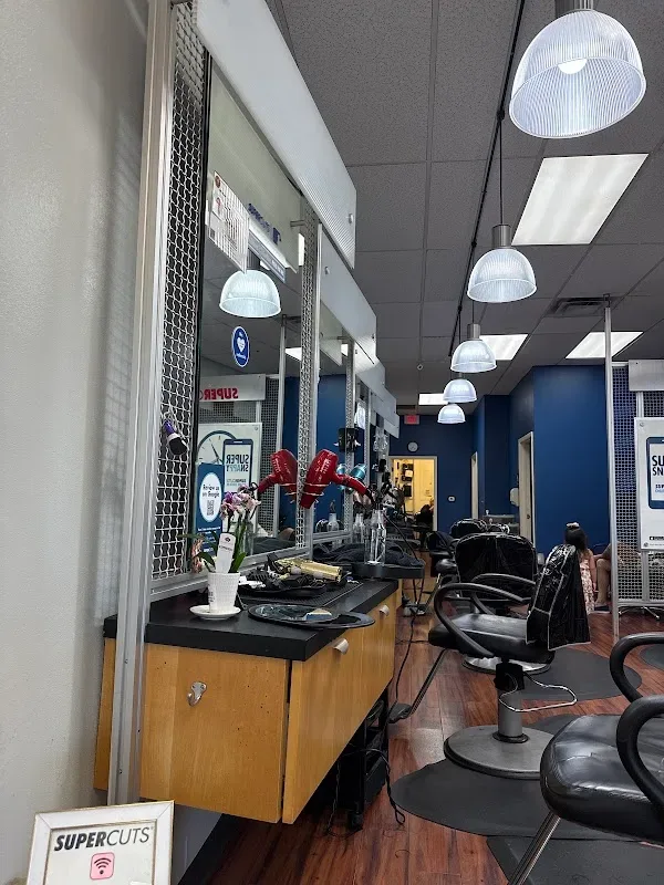 SUPERCUTS — Hair salon in Miami