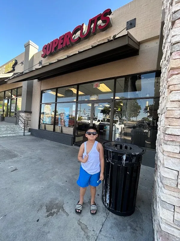 SUPERCUTS — Hair salon in Temple