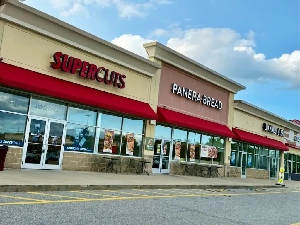 SUPERCUTS — Hair salon in Everett