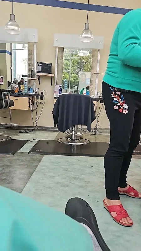 SUPERCUTS — Hair salon in Beverly Hills