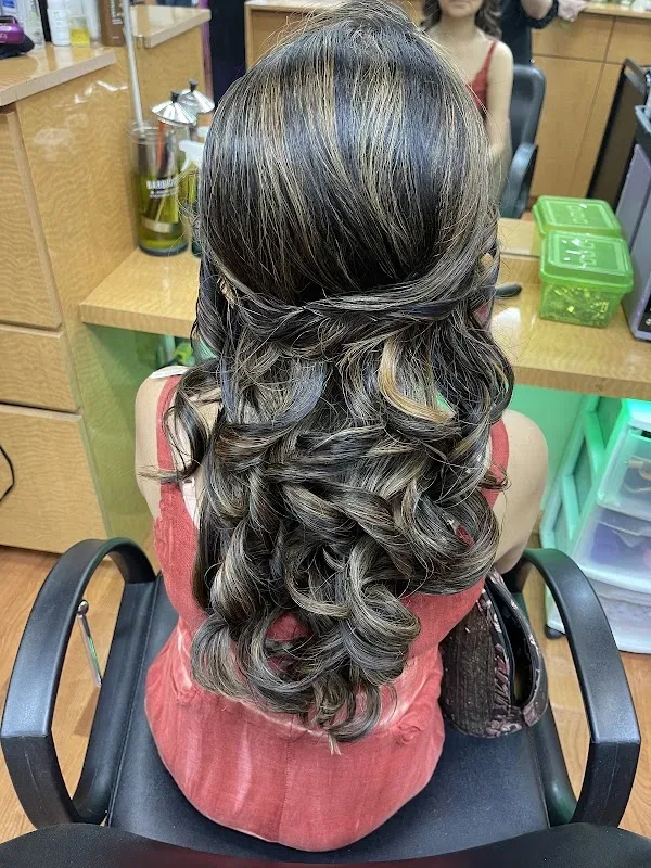Hairtime — Hair salon in Franklin Park