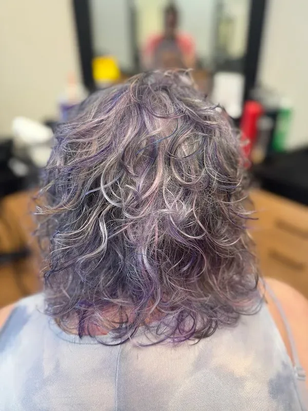 HOLIDAY HAIR — Hair salon in Edwardsville