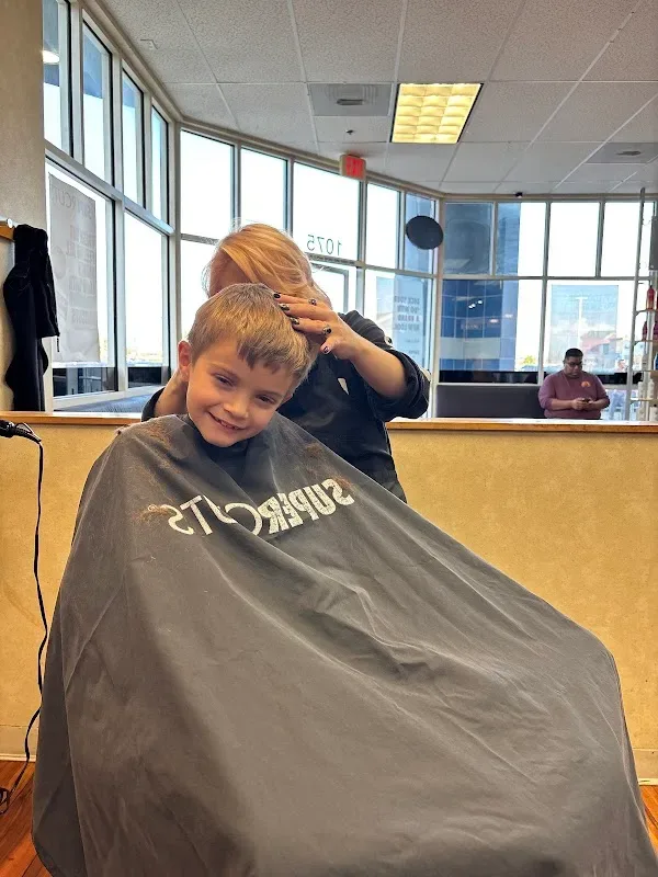 SUPERCUTS — Hair salon in Reedley