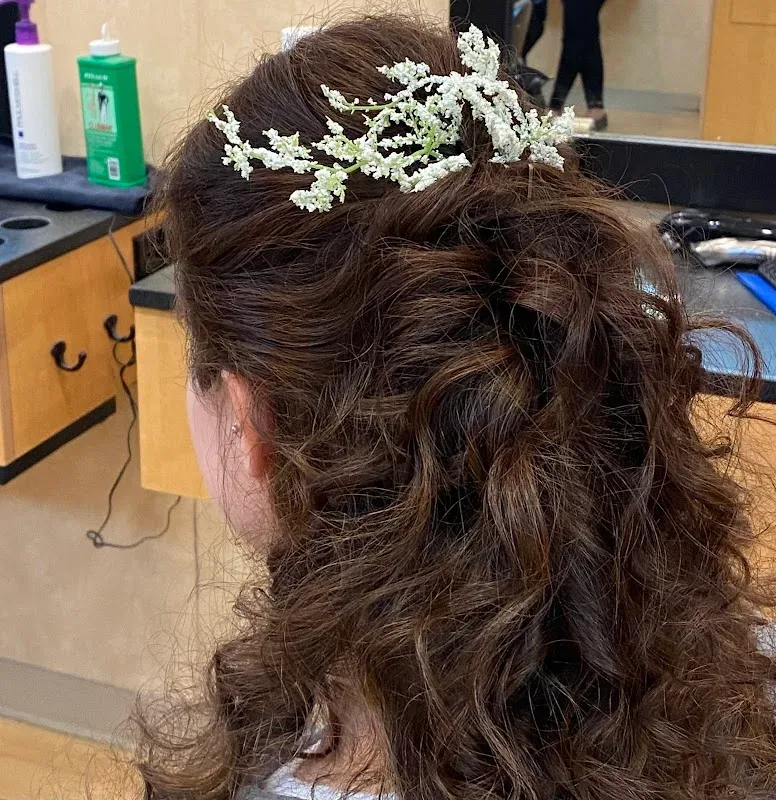 HOLIDAY HAIR — Hair salon in Gettysburg