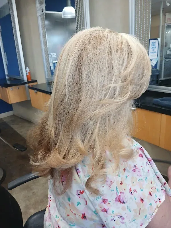 SUPERCUTS — Hair salon in Lake Park
