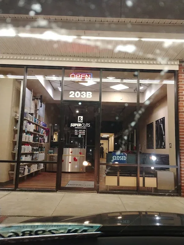 SUPERCUTS — Hair salon in Wallingford