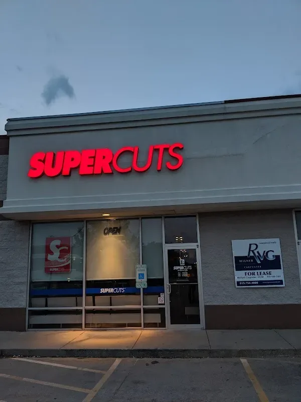 SUPERCUTS — Hair salon in Champaign