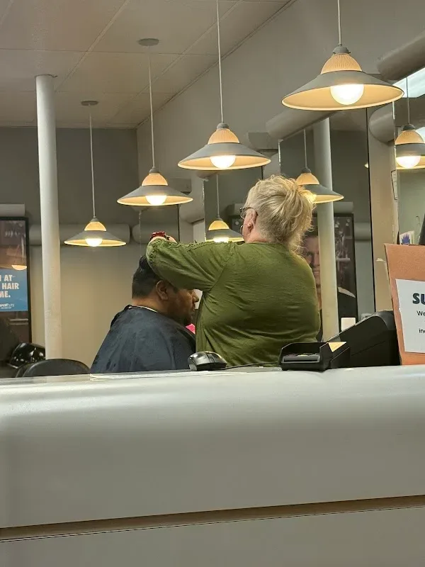 SUPERCUTS — Hair salon in Pasadena
