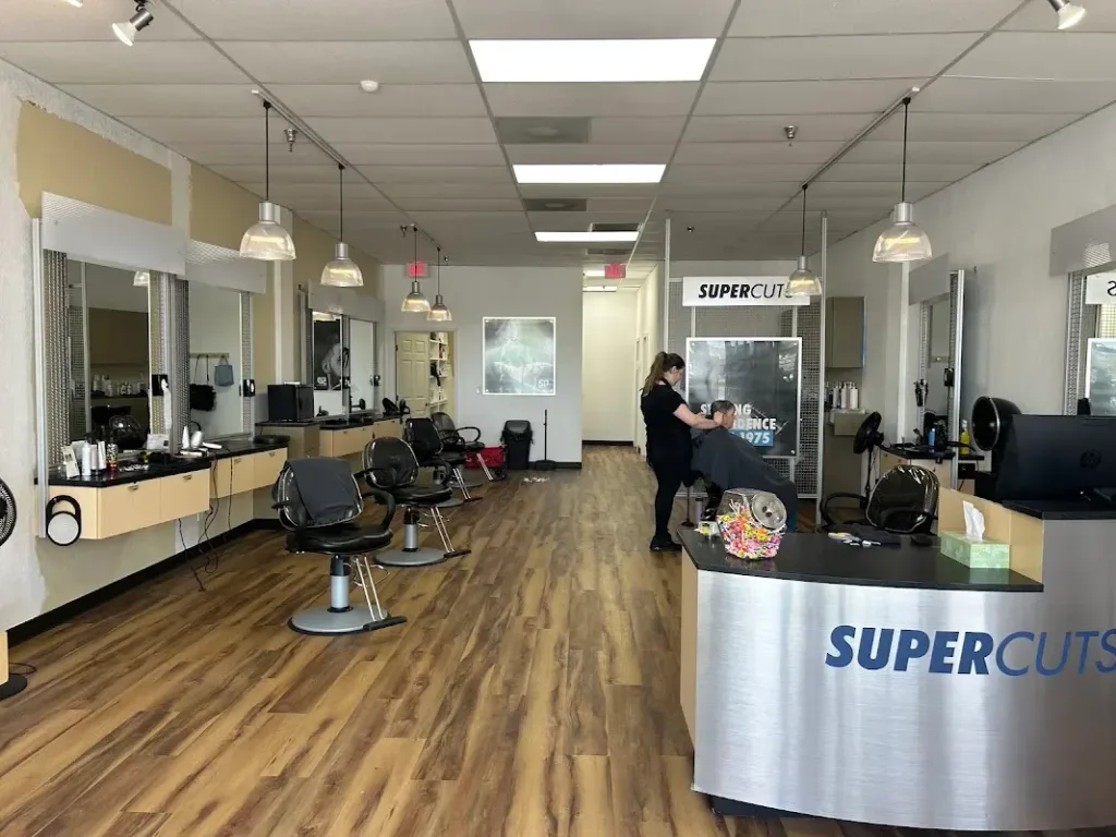SUPERCUTS — Hair salon in St. Petersburg